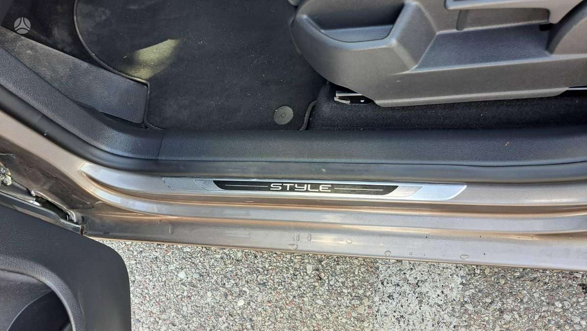 Volkswagen Golf Plus - 12