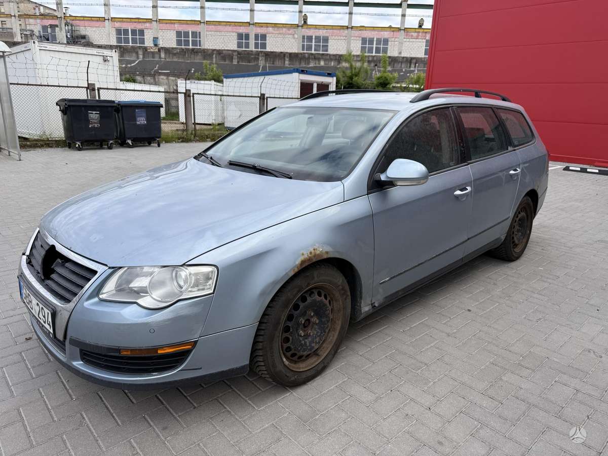Volkswagen Passat - 1