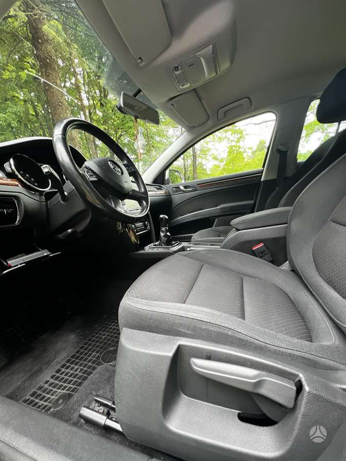 Skoda Superb, 2.0 l., Седан