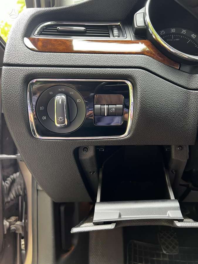 Skoda Superb, 2.0 l., Седан