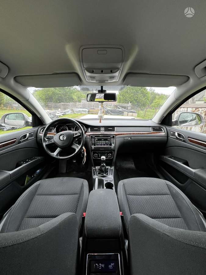 Skoda Superb, 2.0 l., Седан