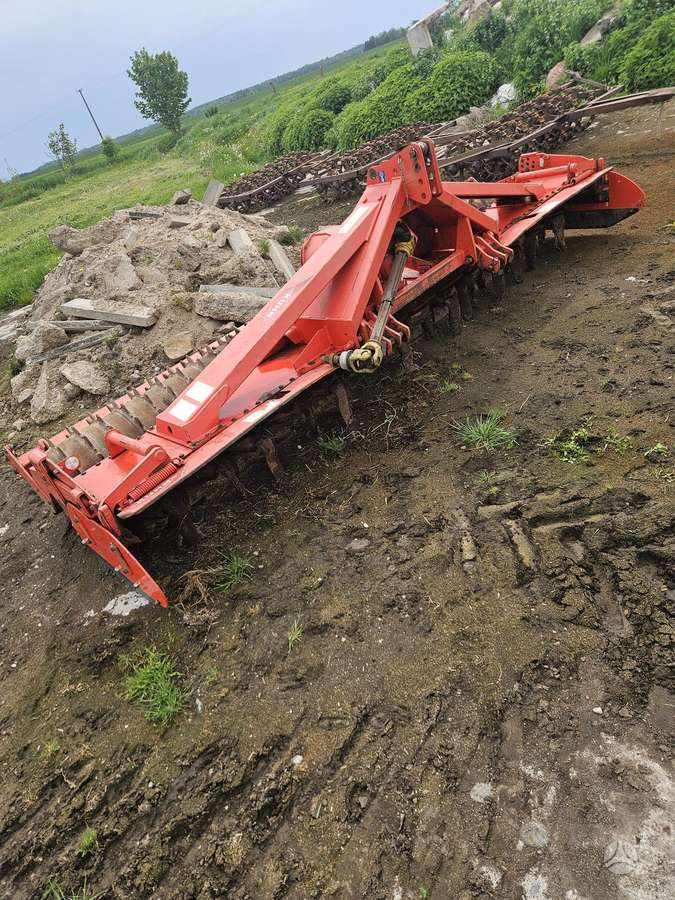 Kuhn 4004D, cutter
