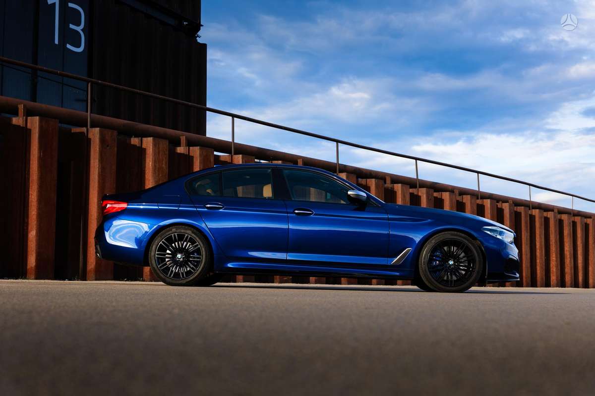 BMW M550, sedanas