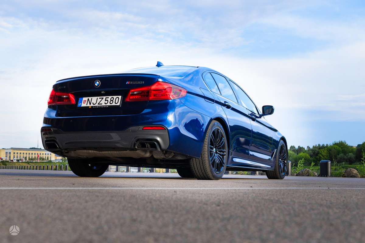 BMW M550, Седан