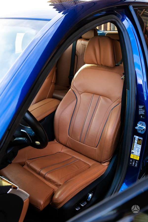 BMW M550, Седан