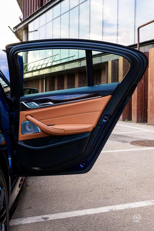 BMW M550, saloon / sedan
