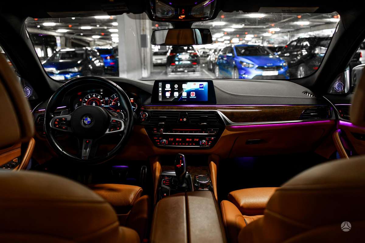 BMW M550, Седан