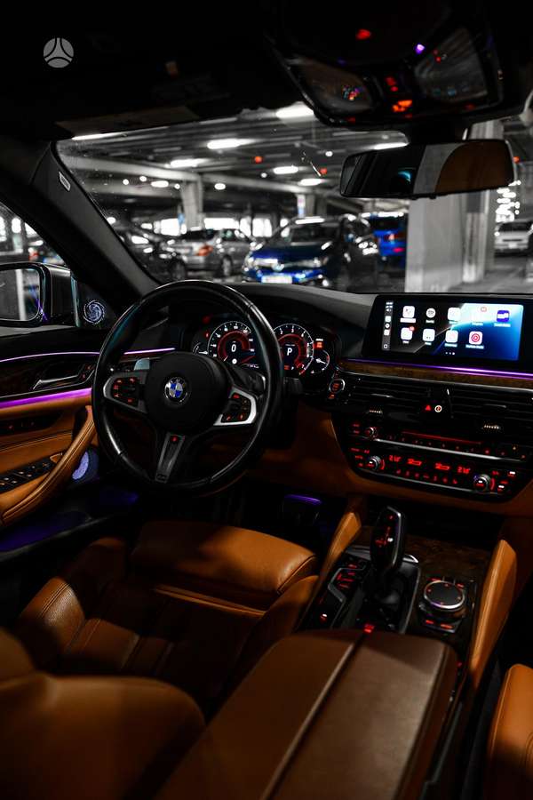 BMW M550, sedanas