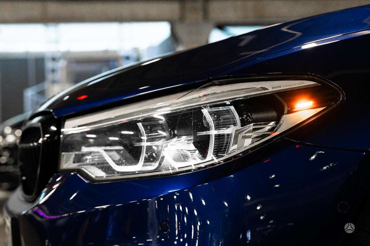 BMW M550, saloon / sedan