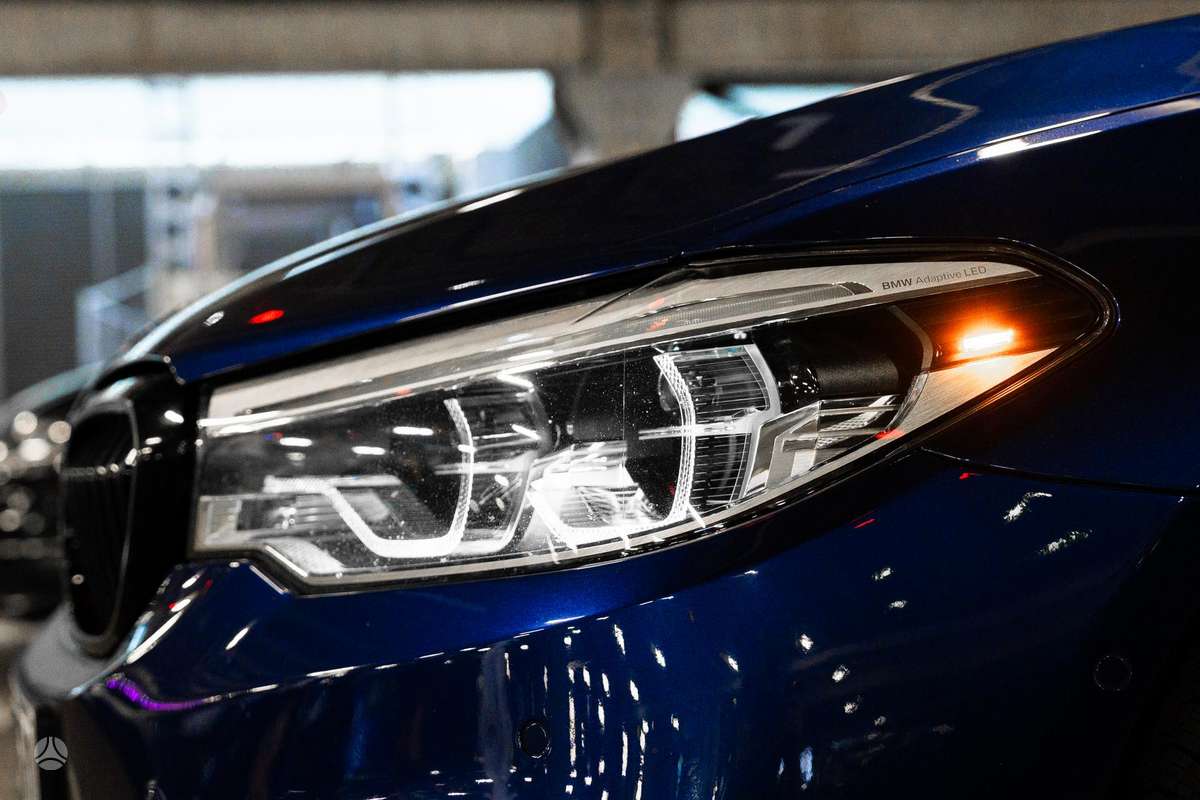 BMW M550, Седан