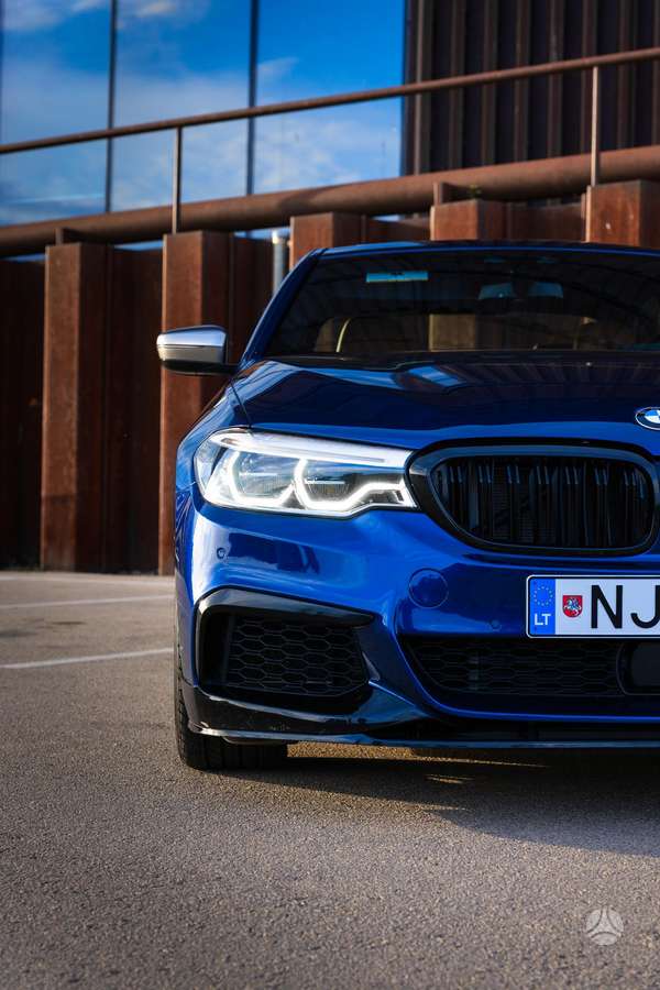 BMW M550, Седан