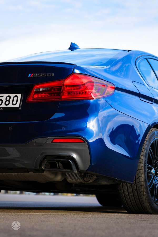 BMW M550, sedanas