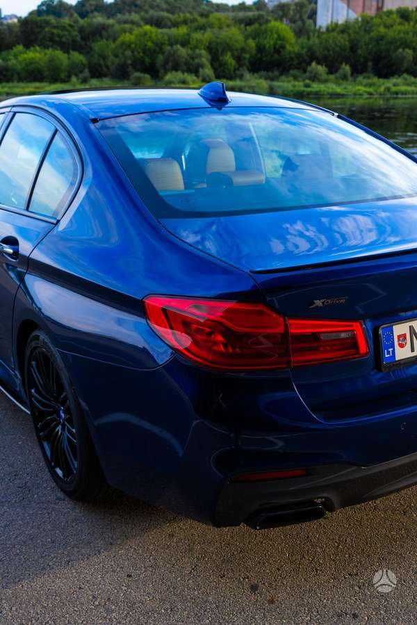 BMW M550, Седан