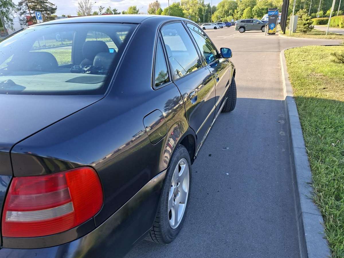 Audi A4, 1.6 l., Седан