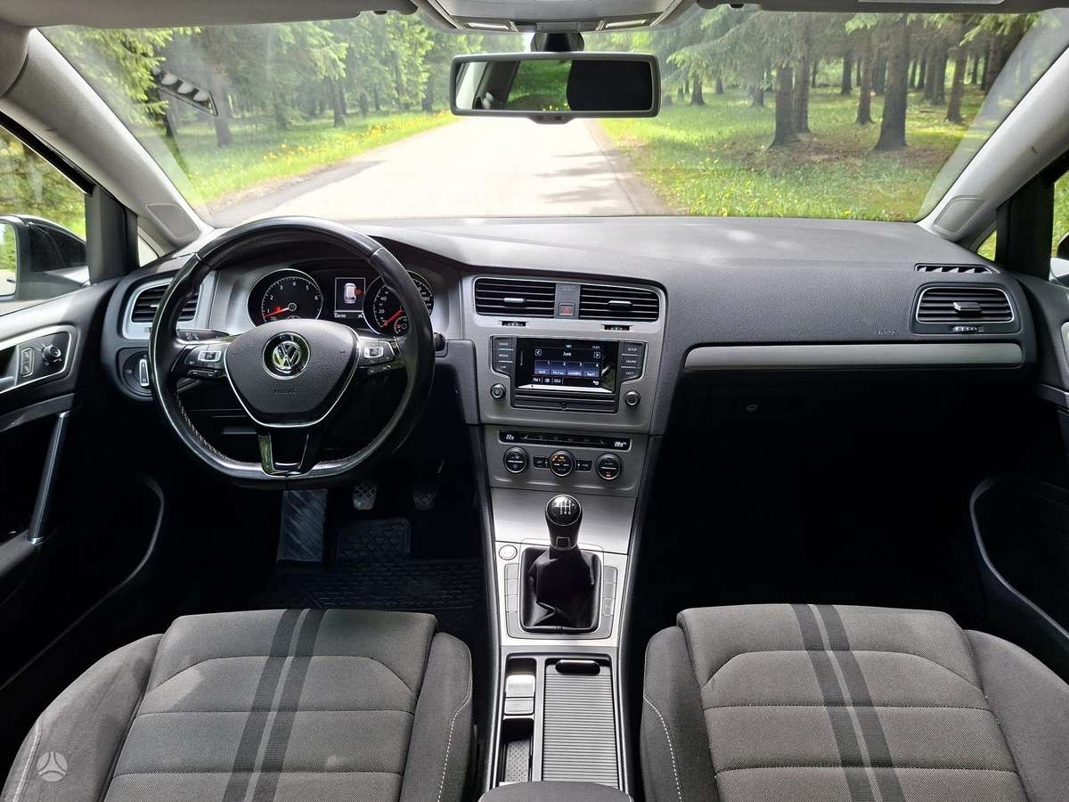 Volkswagen Golf - 8