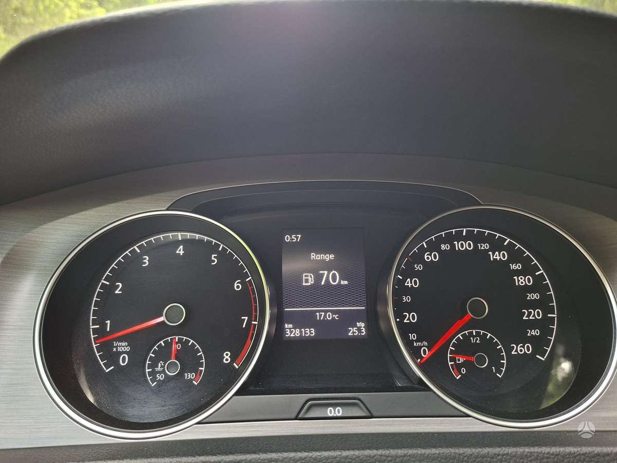 Volkswagen Golf - 10