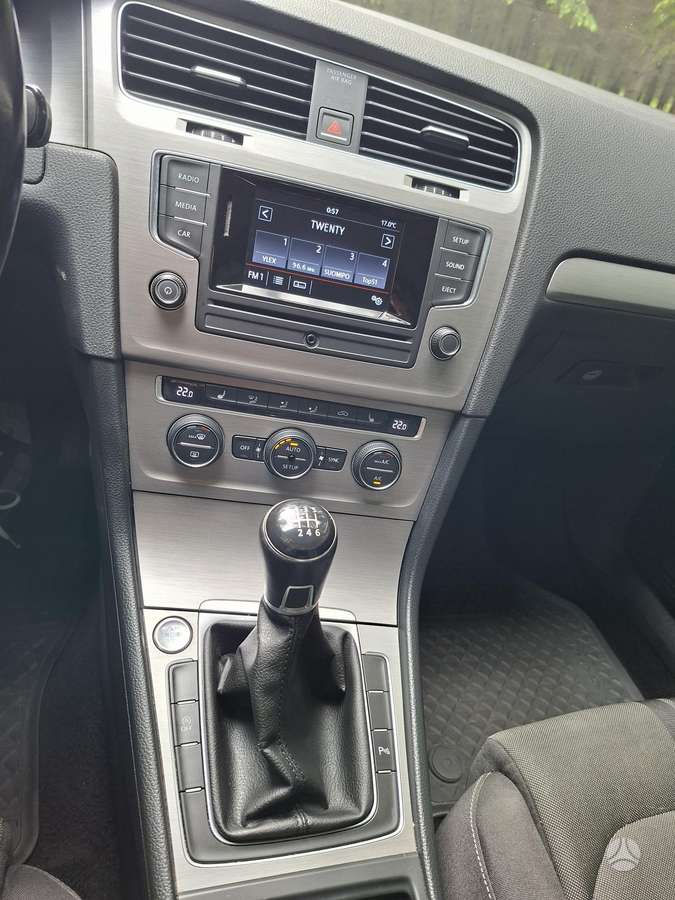 Volkswagen Golf - 2