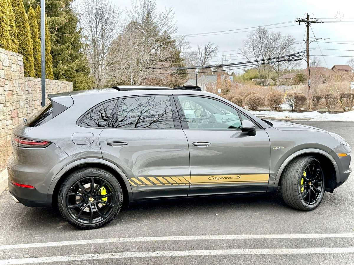 Porsche Cayenne - 4