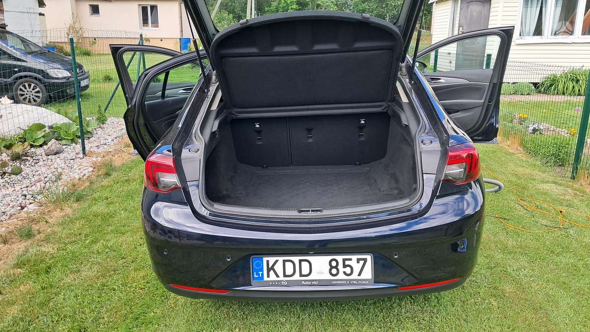 Opel Insignia, 1.5 l., hatchback