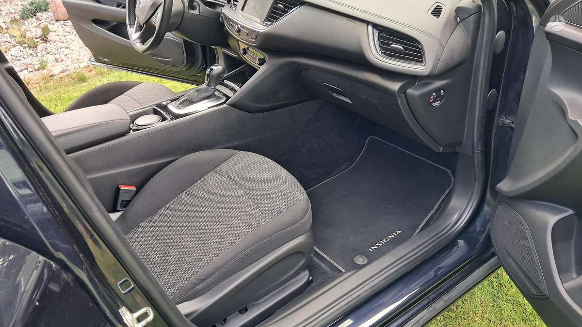 Opel Insignia, 1.5 l., hatchback