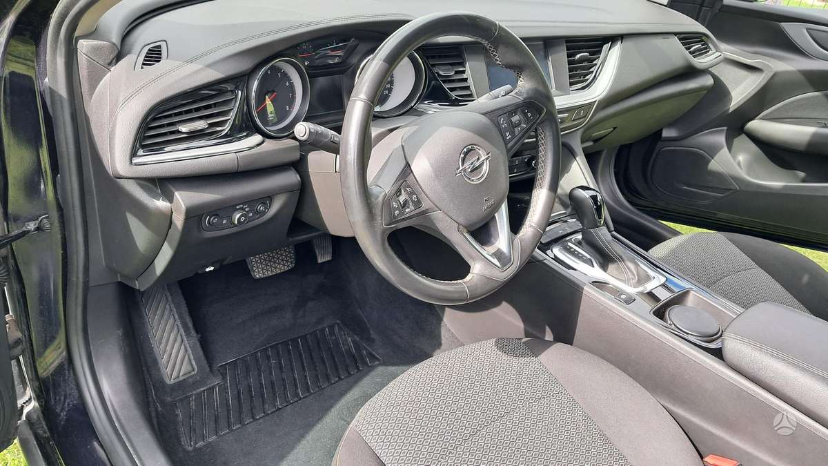 Opel Insignia, 1.5 l., Хэтчбек