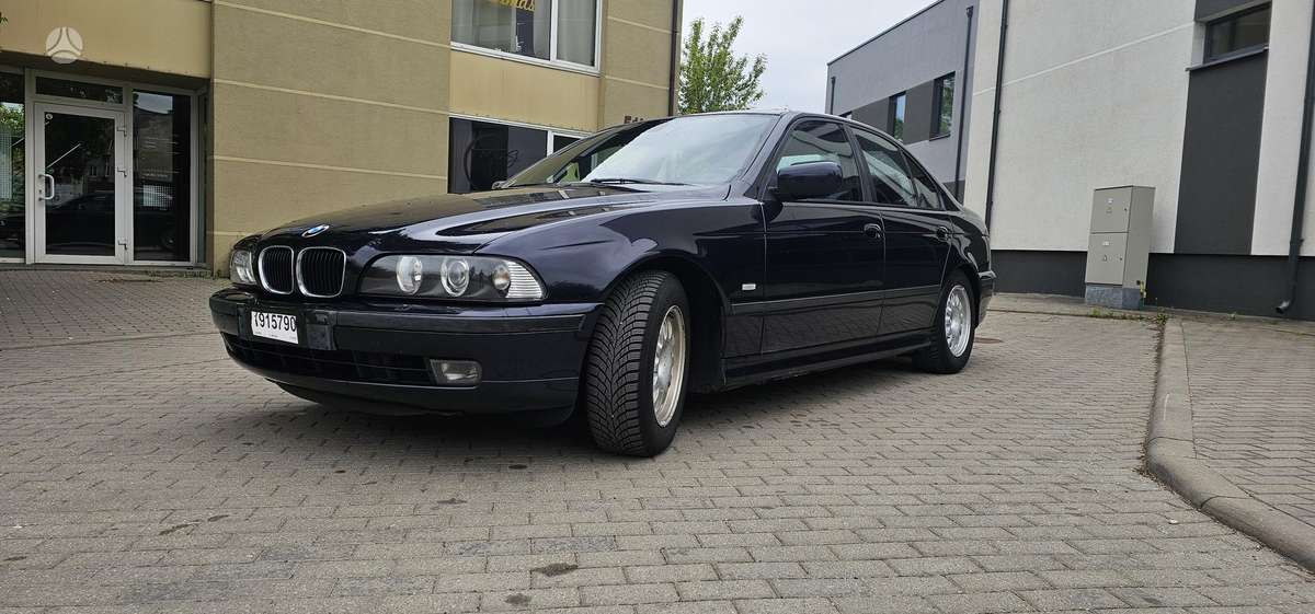BMW 528, 2.8 l., Седан