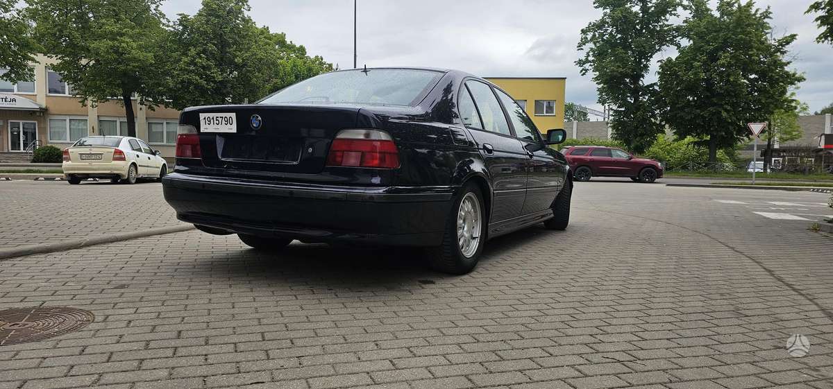 BMW 528, 2.8 l., Седан