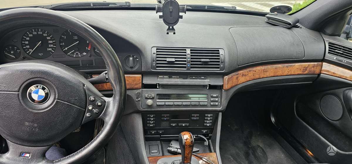 BMW 528, 2.8 l., Седан