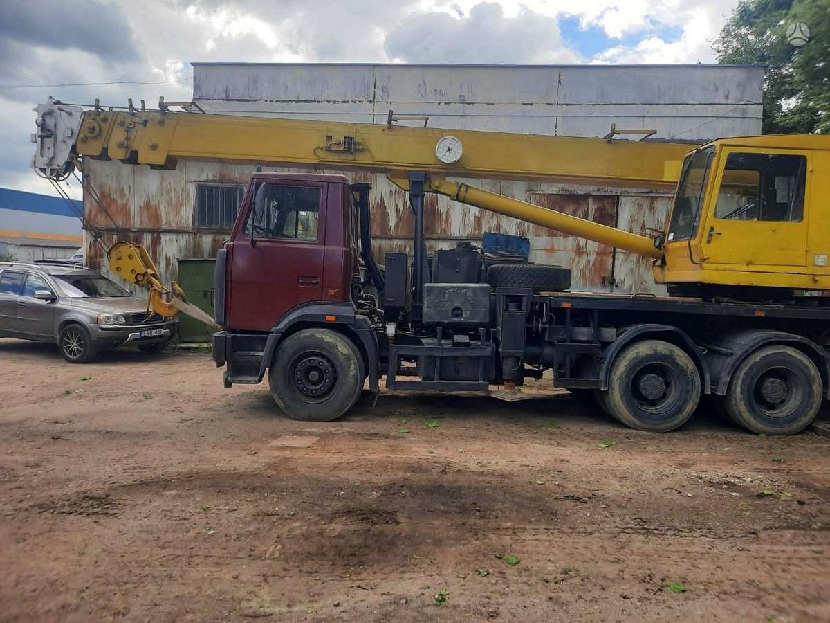 MAZ 630333, краны