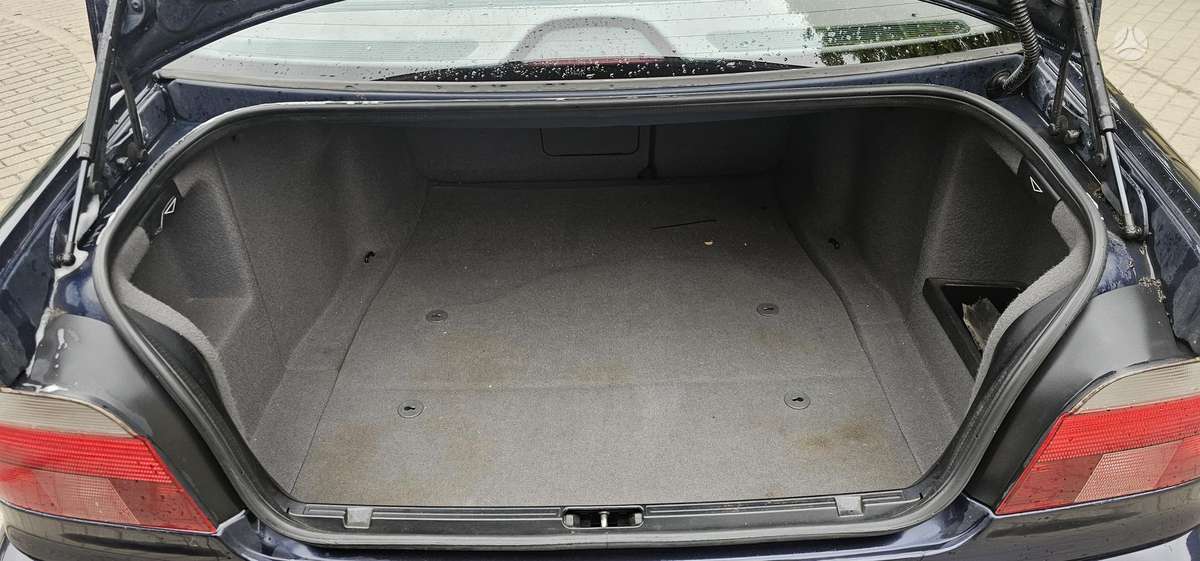 BMW 528, 2.8 l., Седан