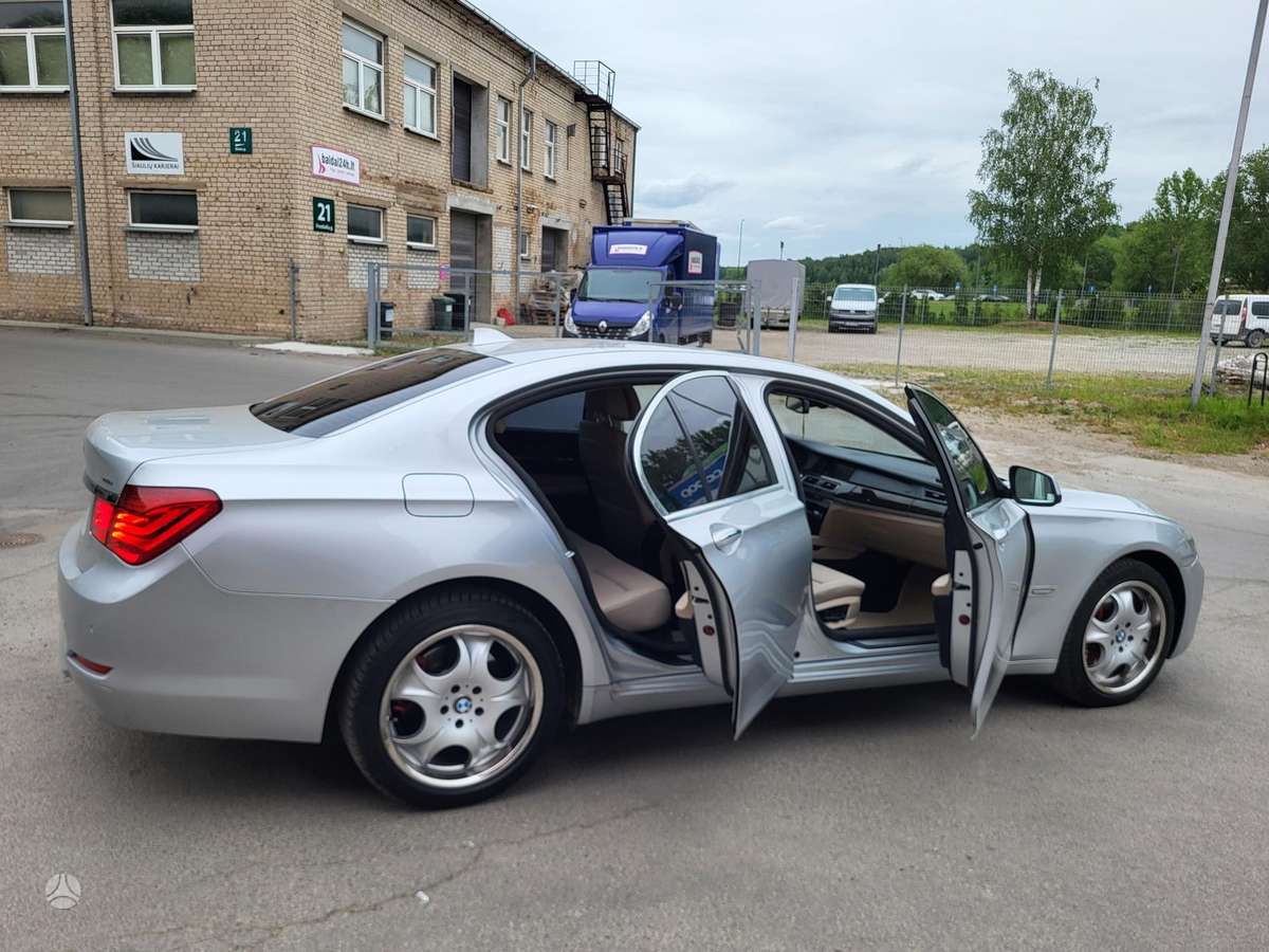 BMW 730, 3.0 l., Седан