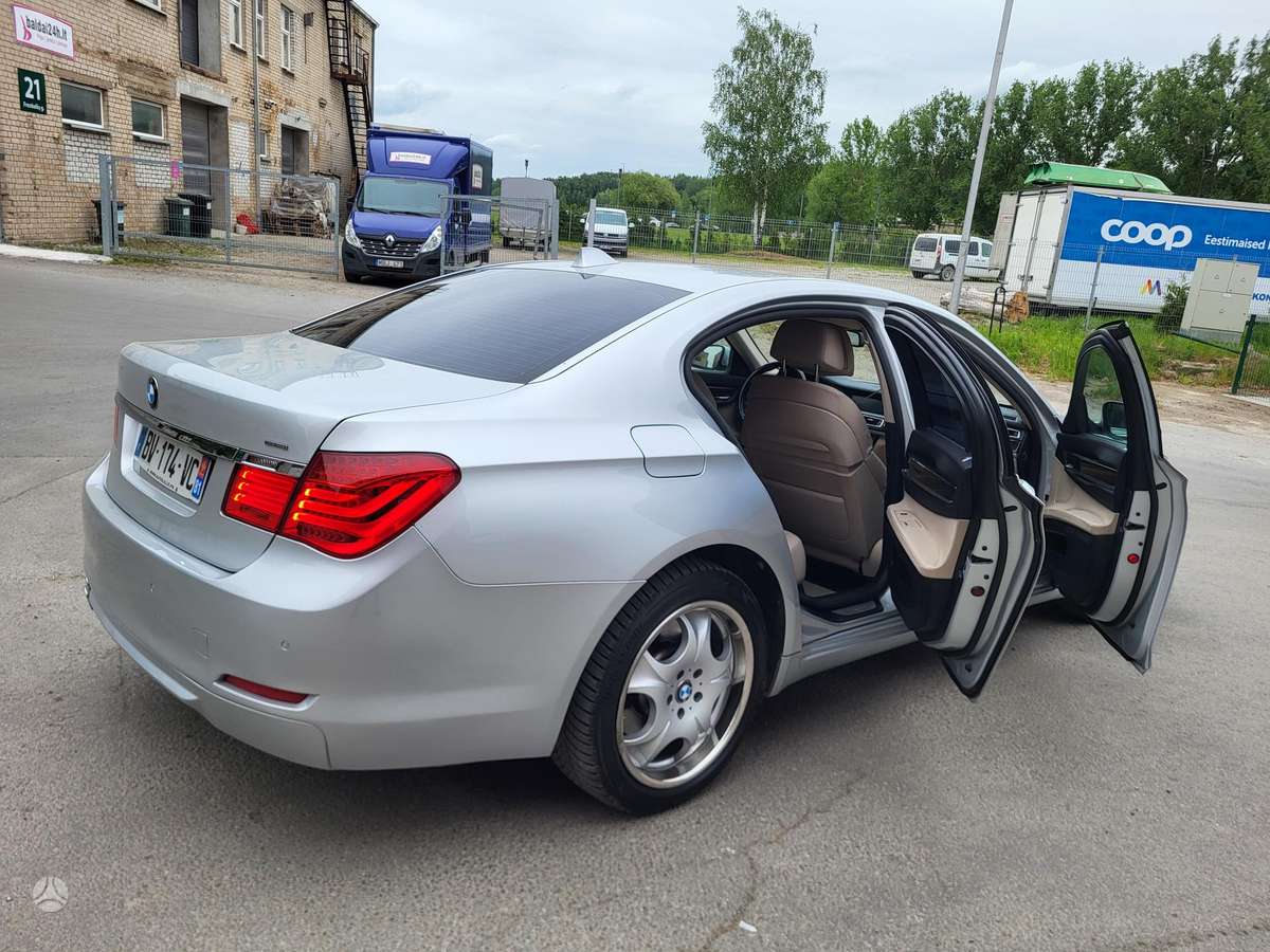 BMW 730, 3.0 l., Седан