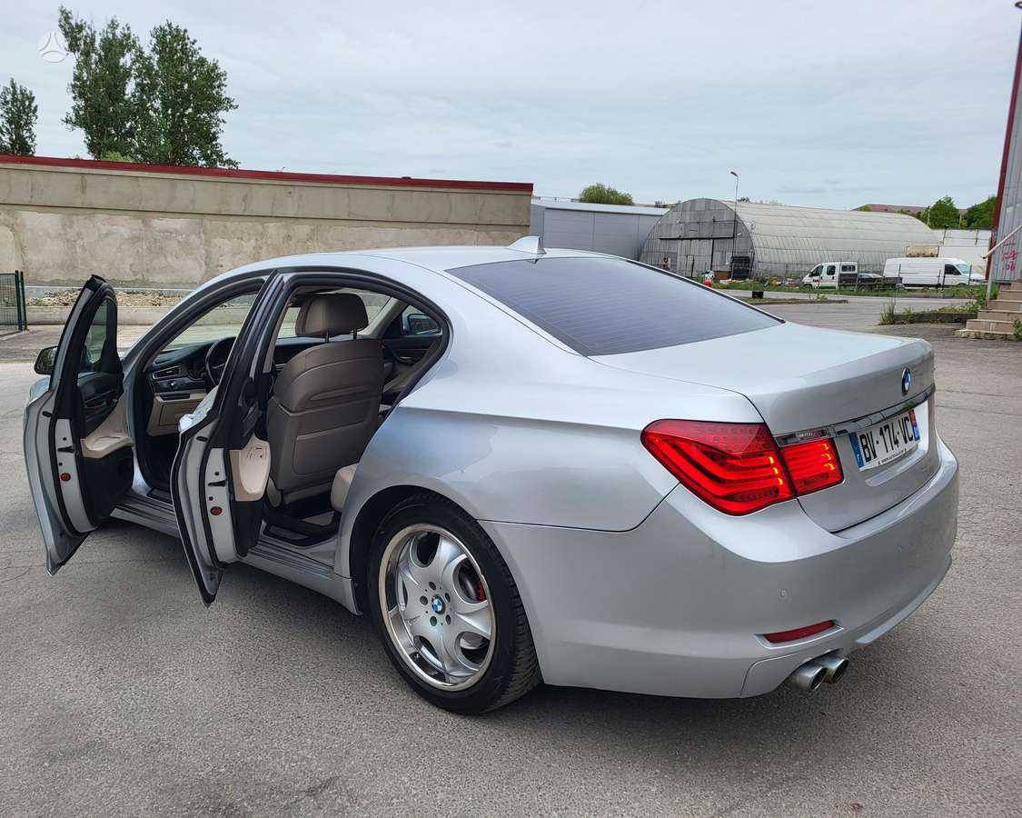 BMW 730, 3.0 l., Седан