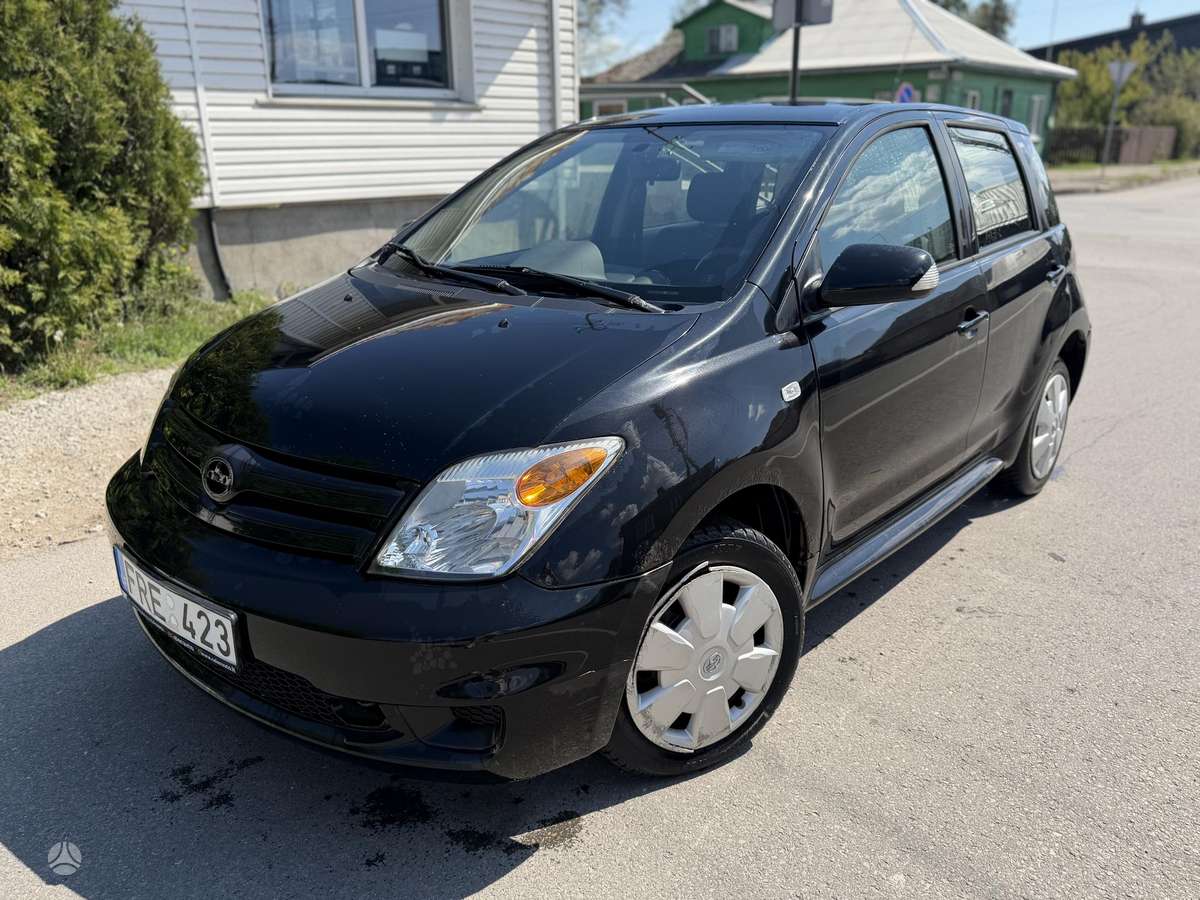 Scion XA, 1.5 l., Хэтчбек