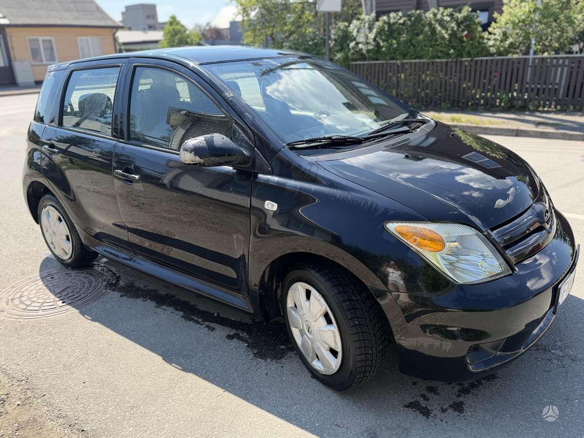 Scion XA, 1.5 l., hatchback