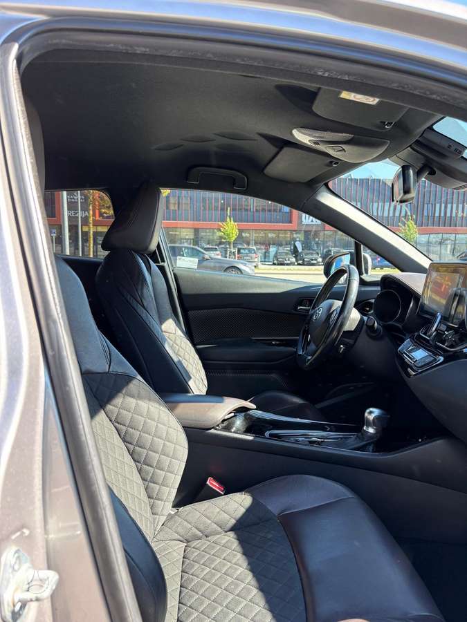 Toyota C-HR - 11