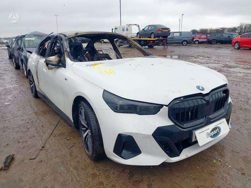 BMW 5 serija dalimis
