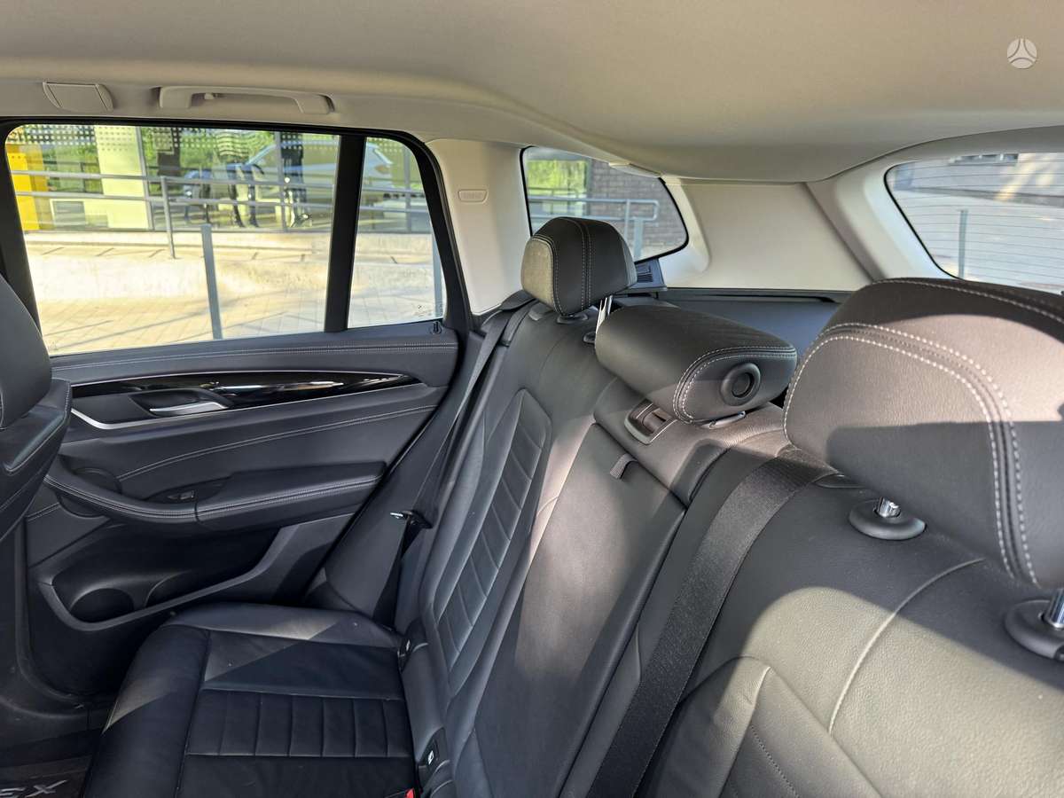 BMW X3, 2.0 l., off-road / crossover