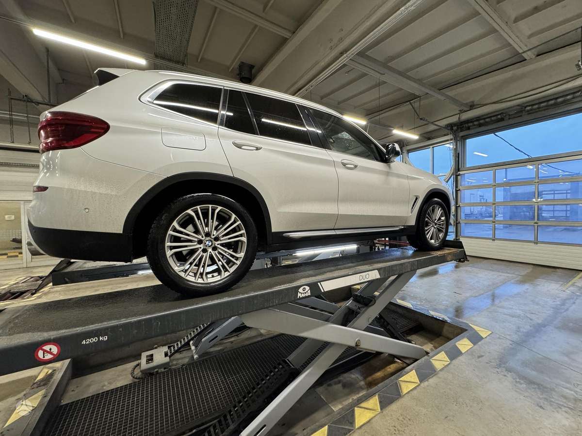 BMW X3, 2.0 l., off-road / crossover
