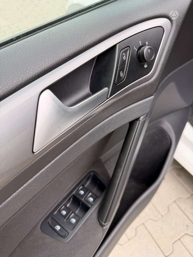 Volkswagen Golf - 10