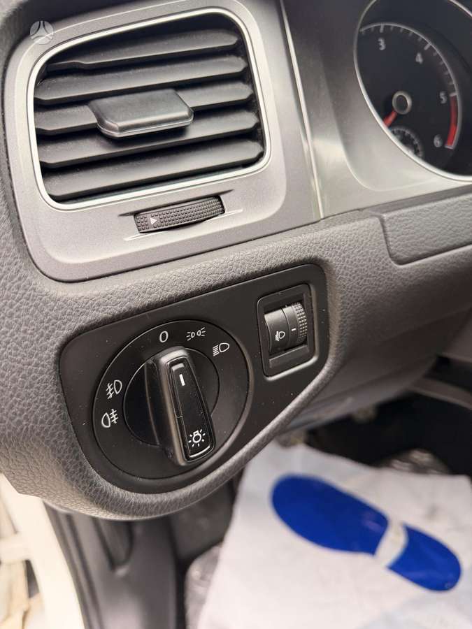 Volkswagen Golf - 11
