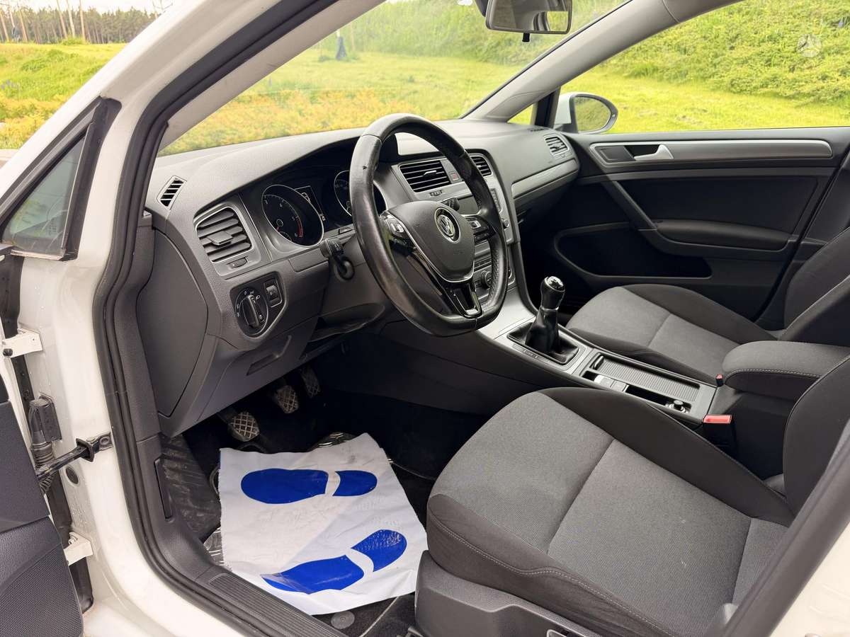 Volkswagen Golf - 12