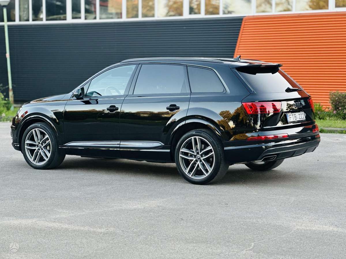 Audi Q7, 3.0 l., off-road / crossover
