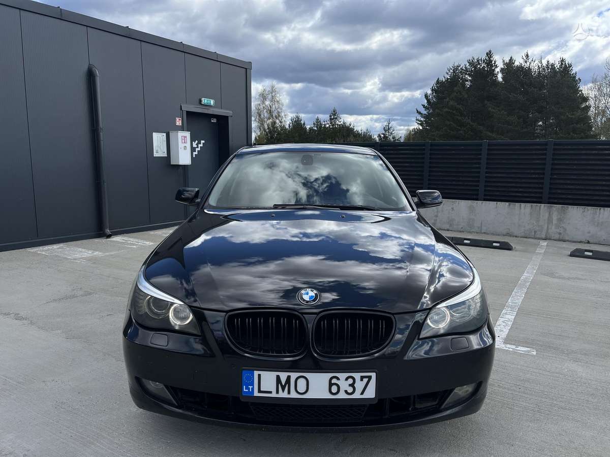 BMW 530, 3.0 l., saloon / sedan