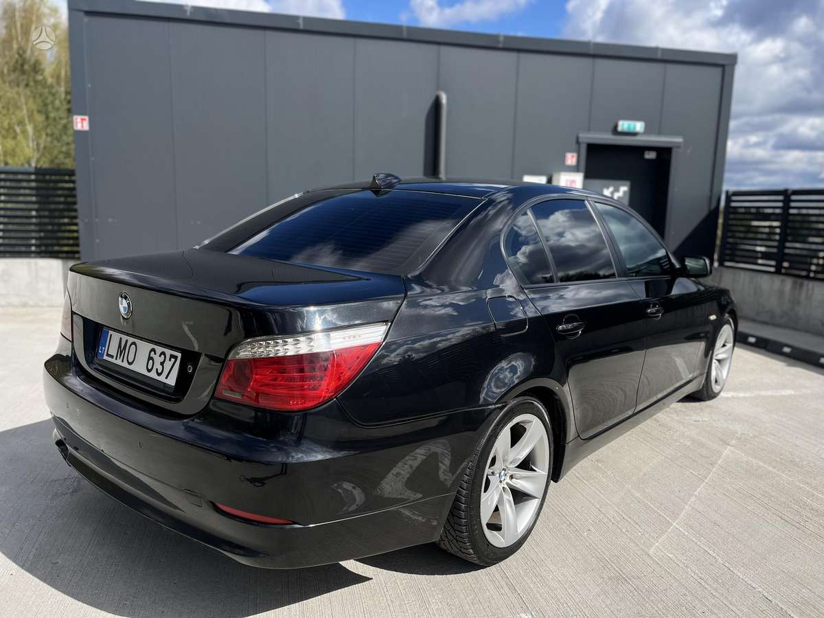 BMW 530, 3.0 l., saloon / sedan