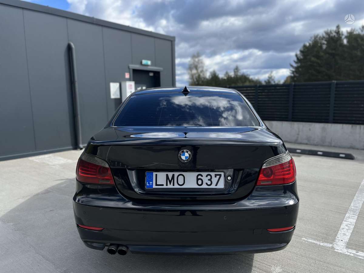 BMW 530, 3.0 l., saloon / sedan