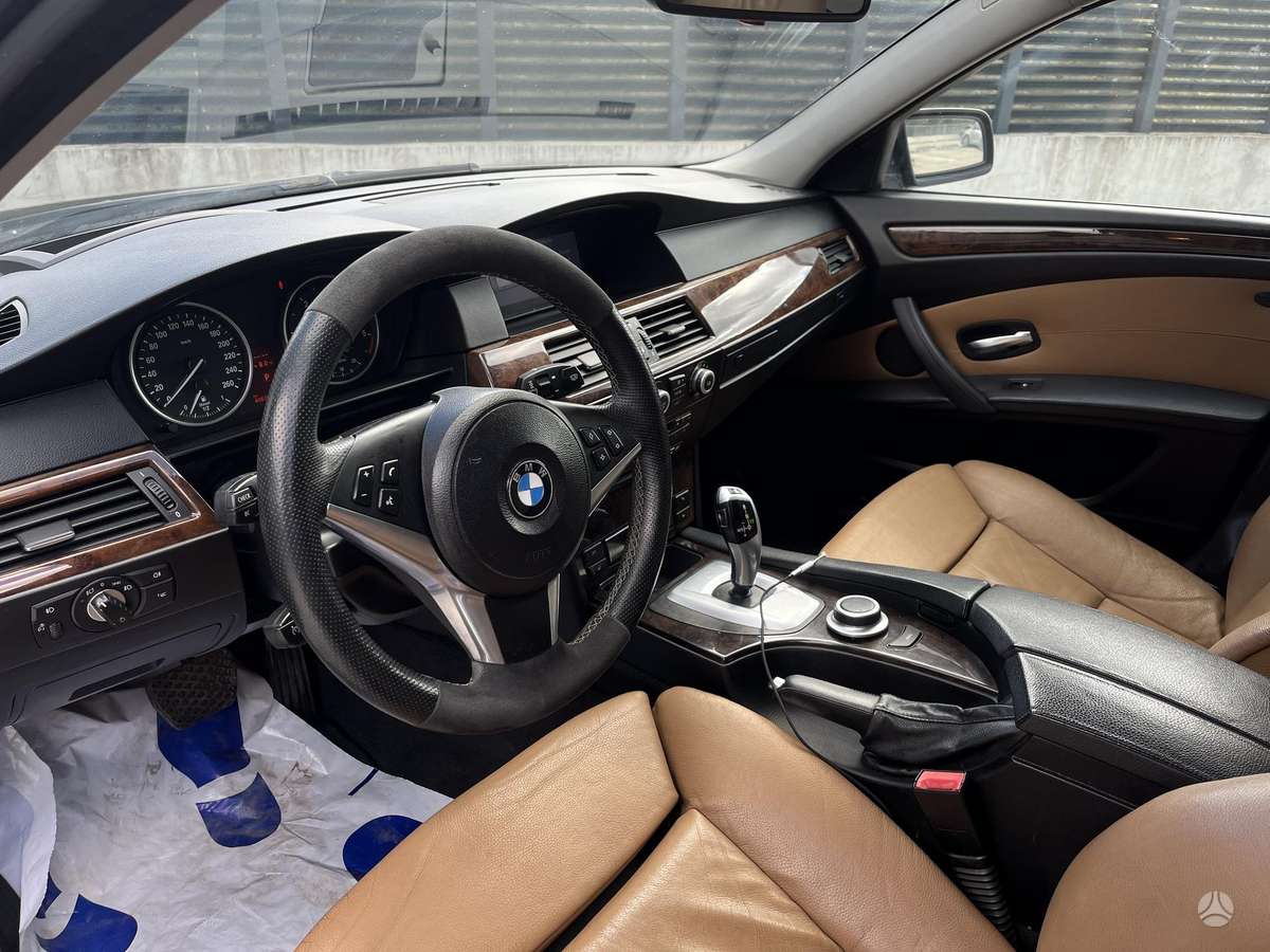 BMW 530, 3.0 l., saloon / sedan