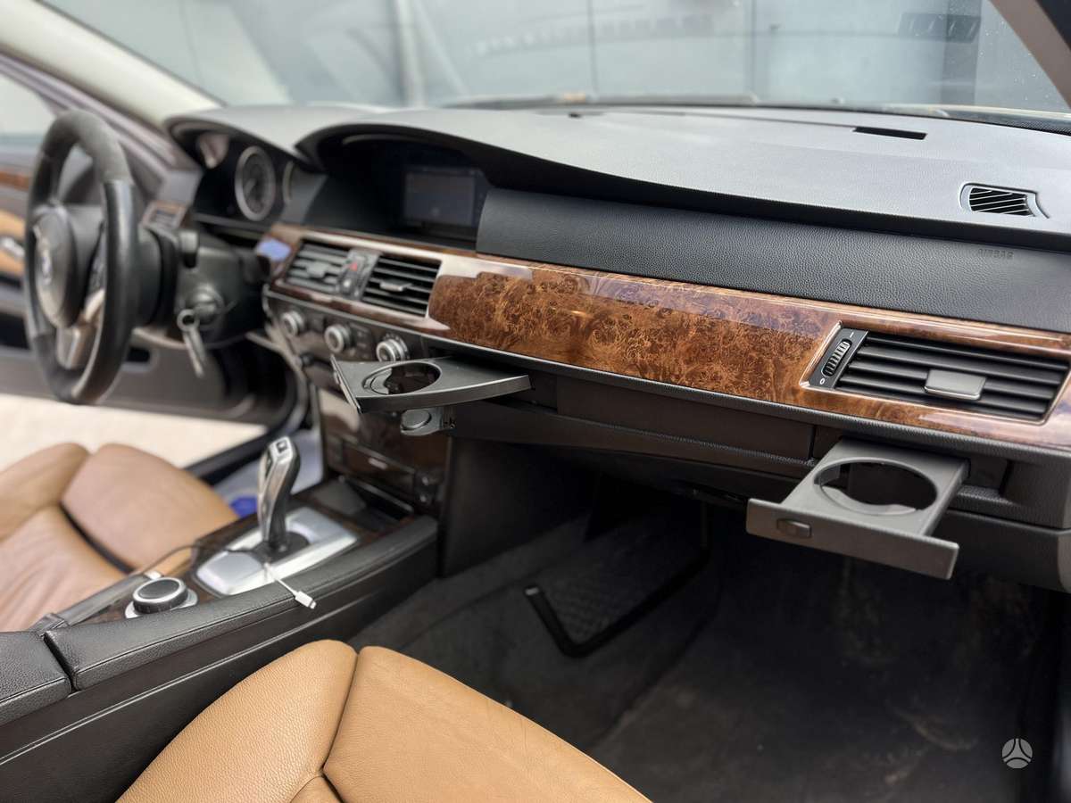 BMW 530, 3.0 l., saloon / sedan
