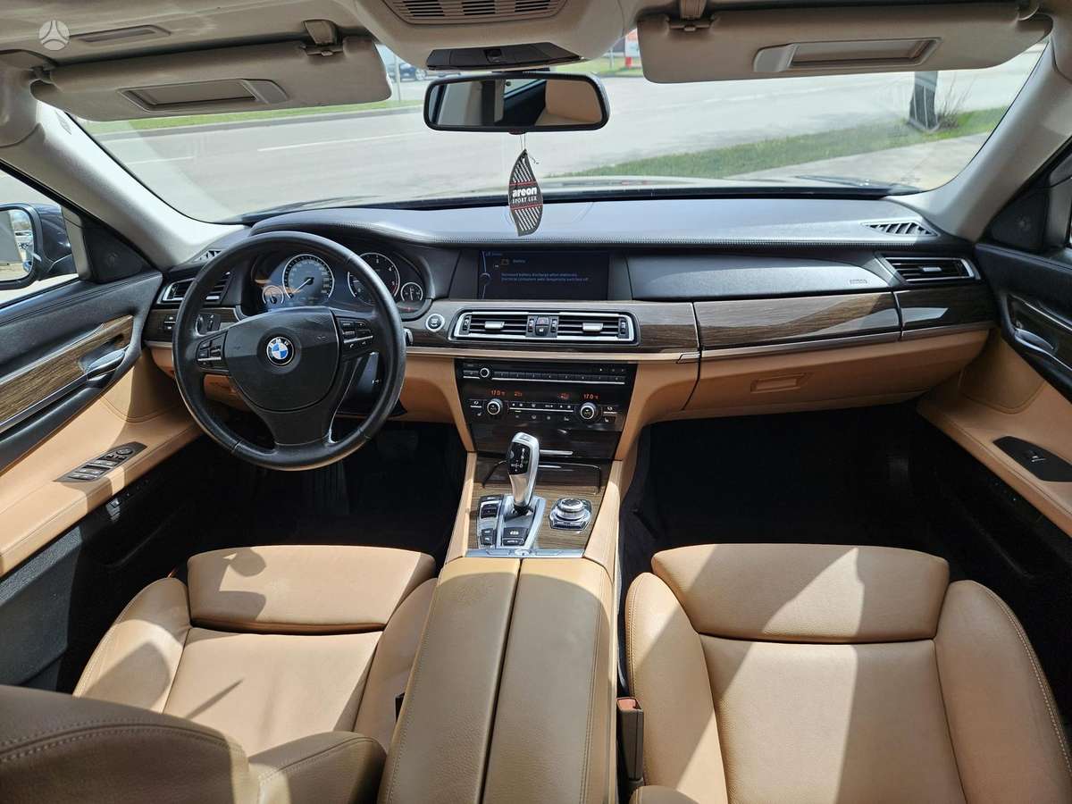 BMW 730, 3.0 l., Седан