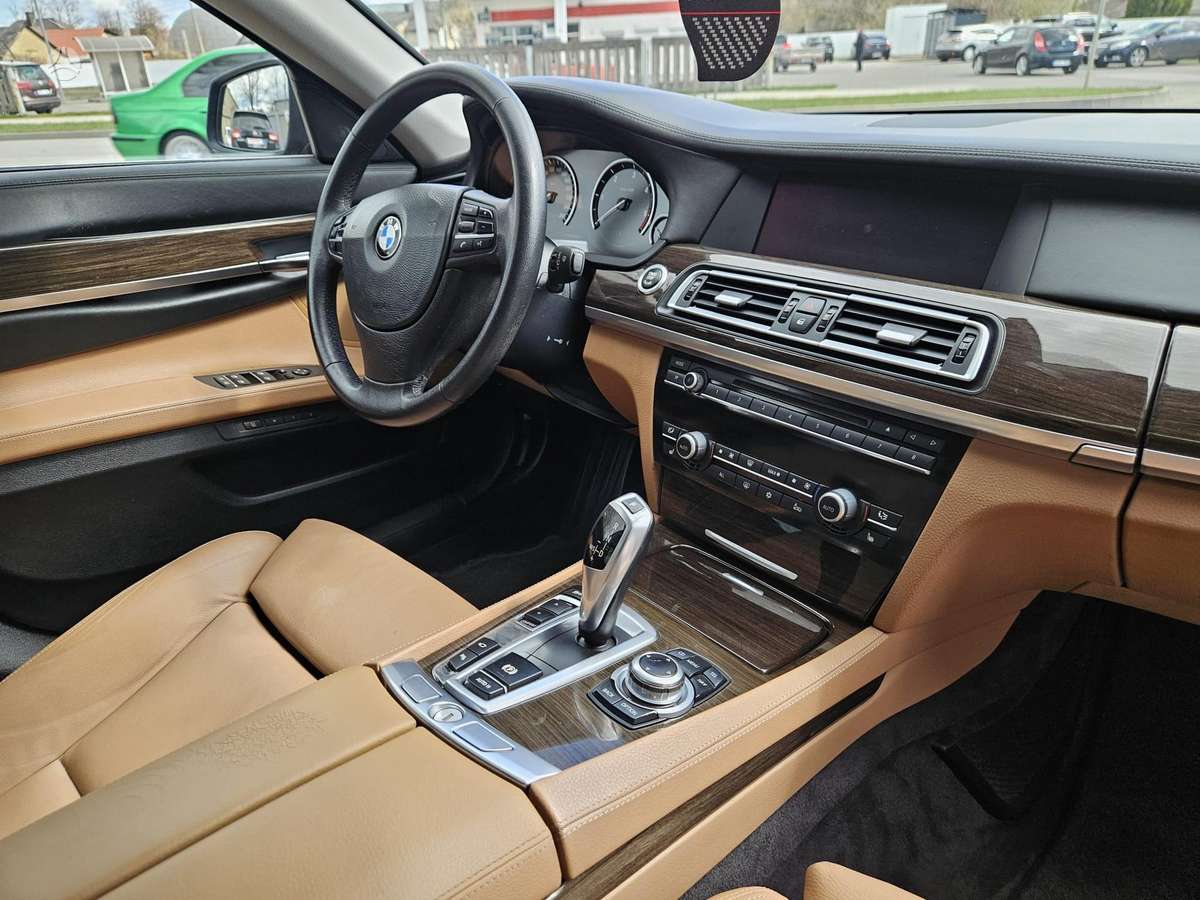 BMW 730, 3.0 l., Седан